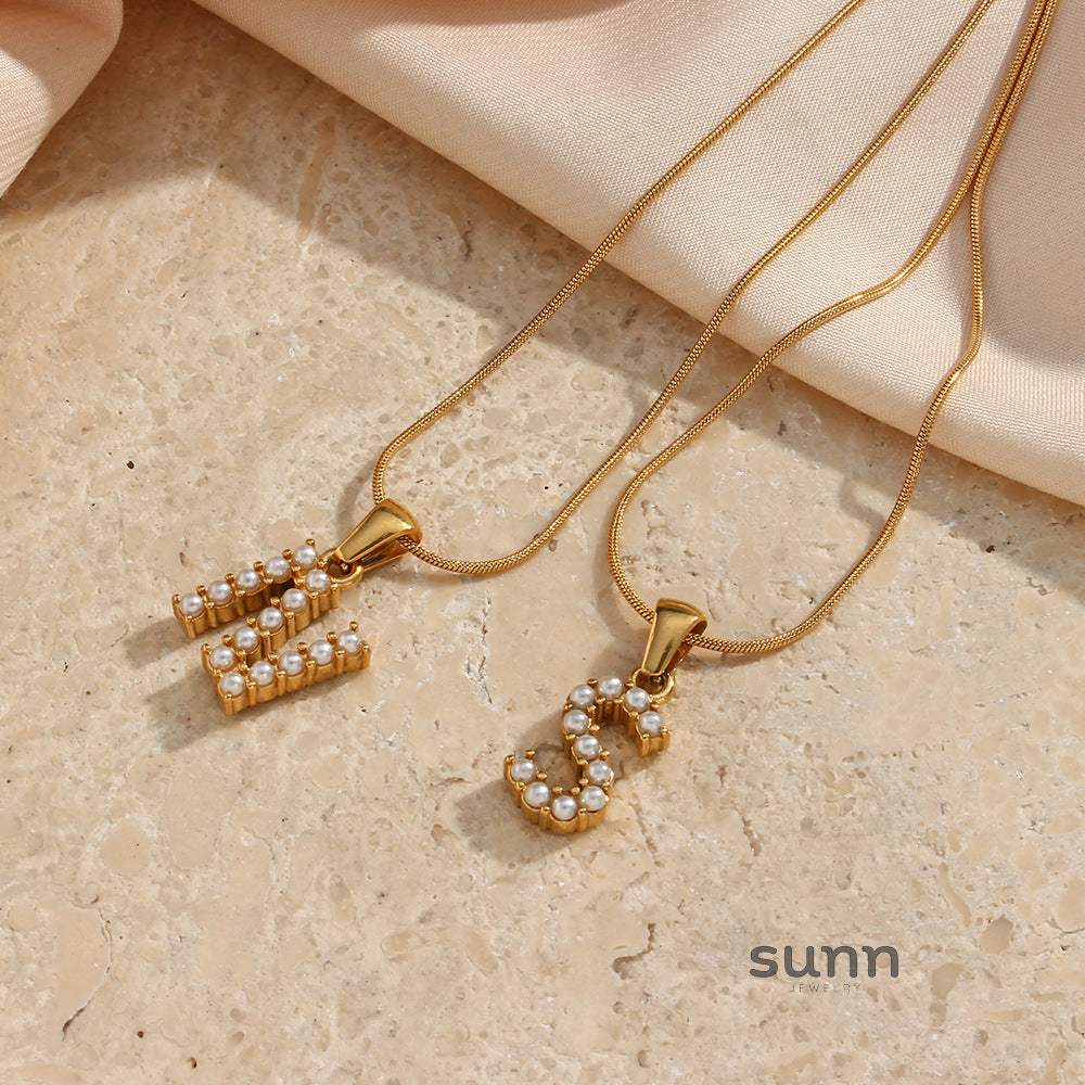 Makiah Letter Pearl Necklace [V8ROGMTI]