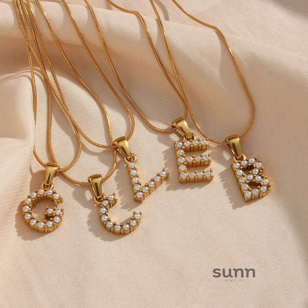 Makiah Letter Pearl Necklace [UCHUP8L1]