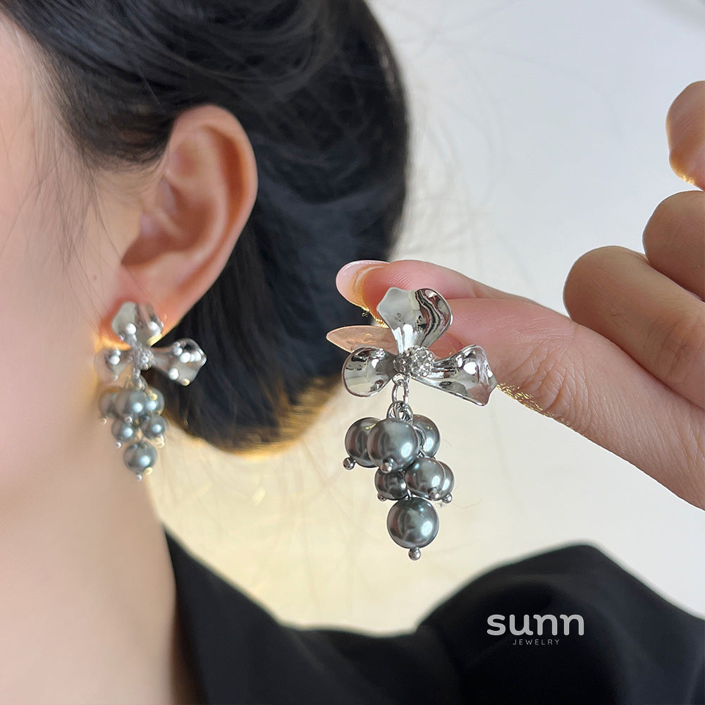 Makinley Pearl Cluster Stud Earrings [BDCBC5V2]