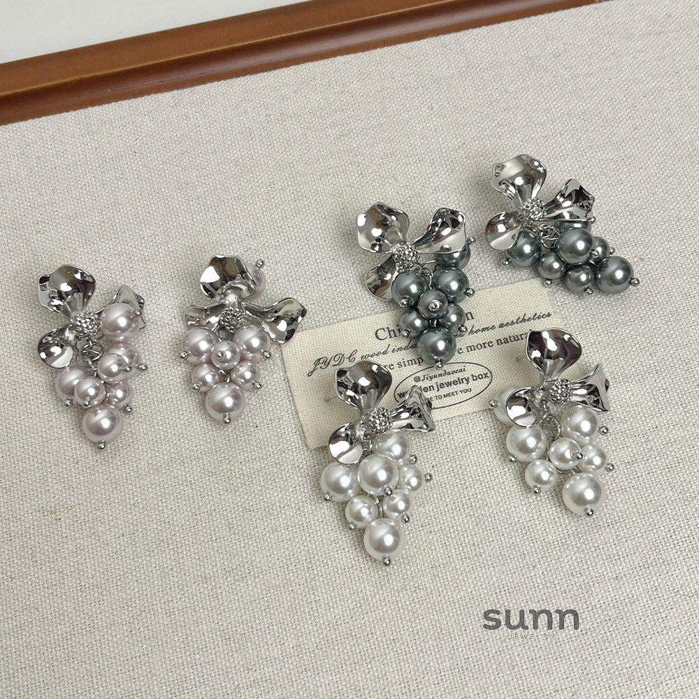 Makinley Pearl Cluster Stud Earrings [AGREV6CC]
