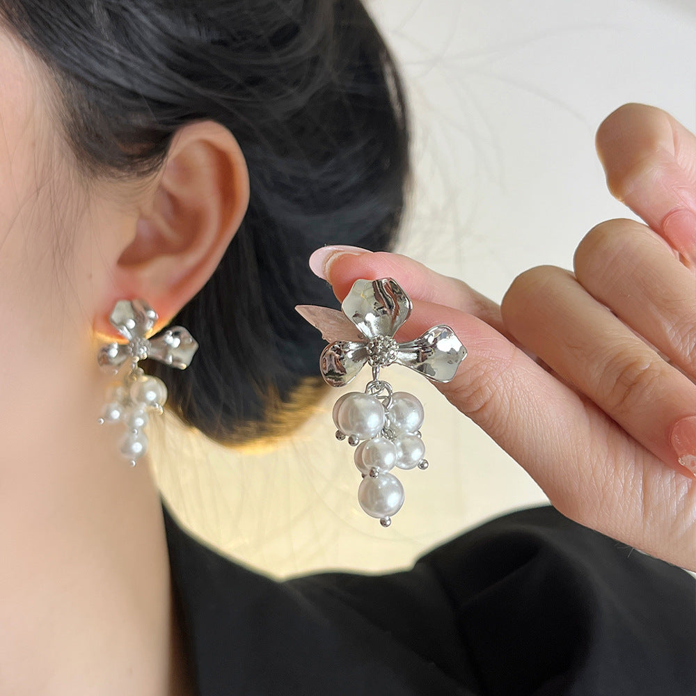 Makinley Pearl Cluster Stud Earrings [Y2HJJ0DG]