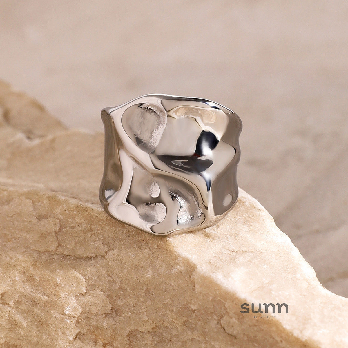 Malaika Hammered Open Ring [DA6EAJUD]