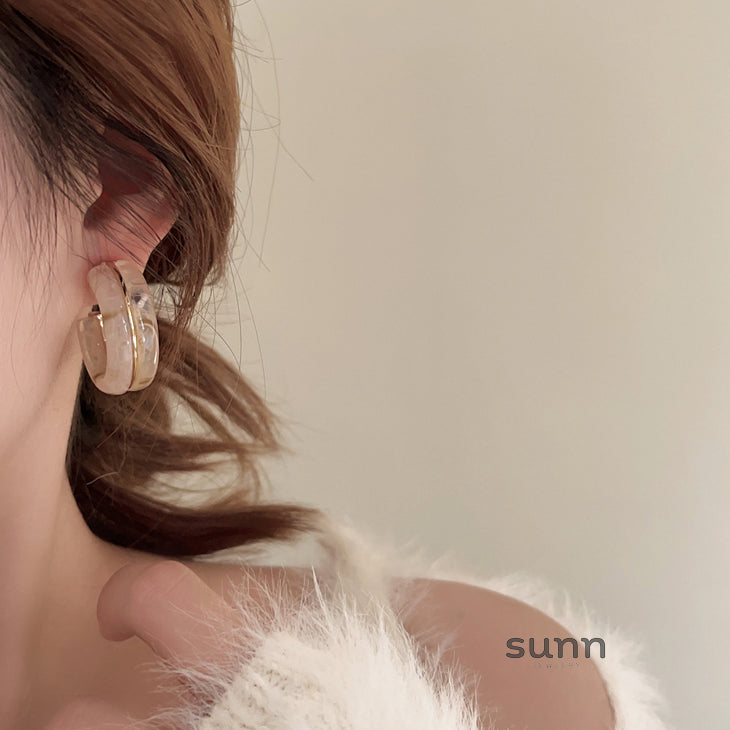 Malaiyah Translucent Drop Earrings [STUDXAL0]