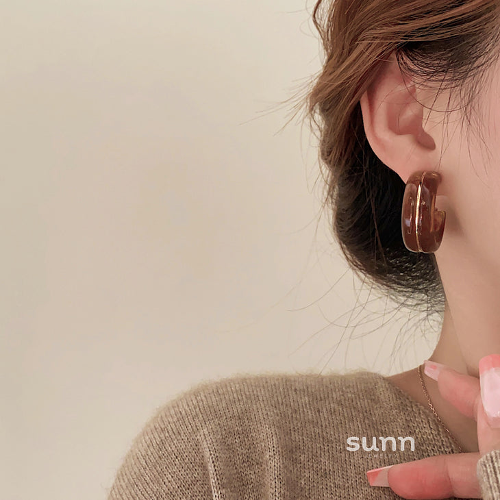 Malaiyah Translucent Drop Earrings [XR1C30IC]