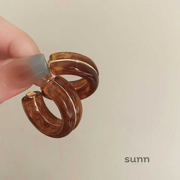 Malaiyah Translucent Drop Earrings [LR87ANHJ]
