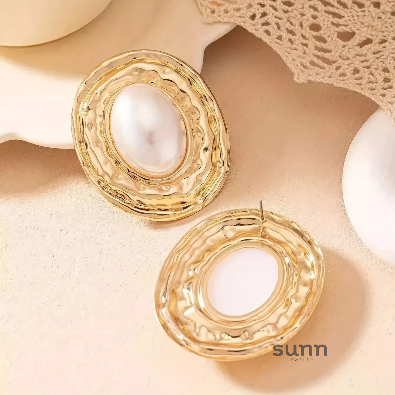 Malayla Retro Pearl Earrings [2K0Z3NR5]