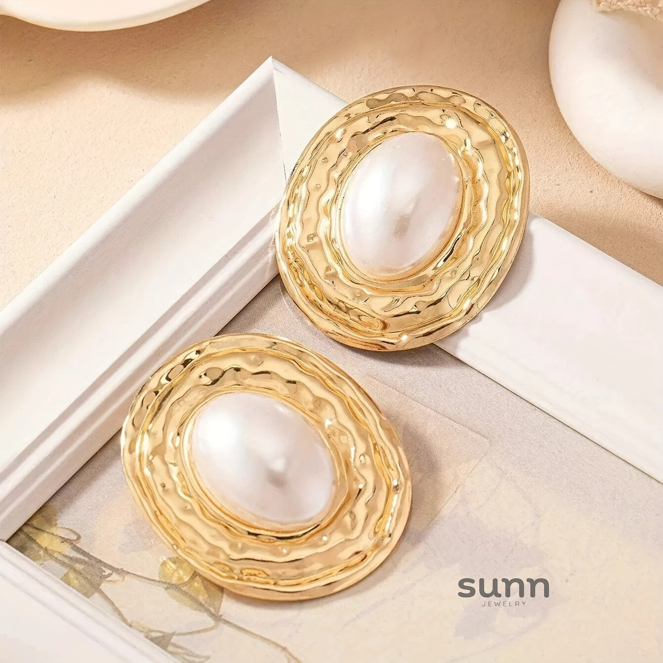 Malayla Retro Pearl Earrings [2OT6BGRI]