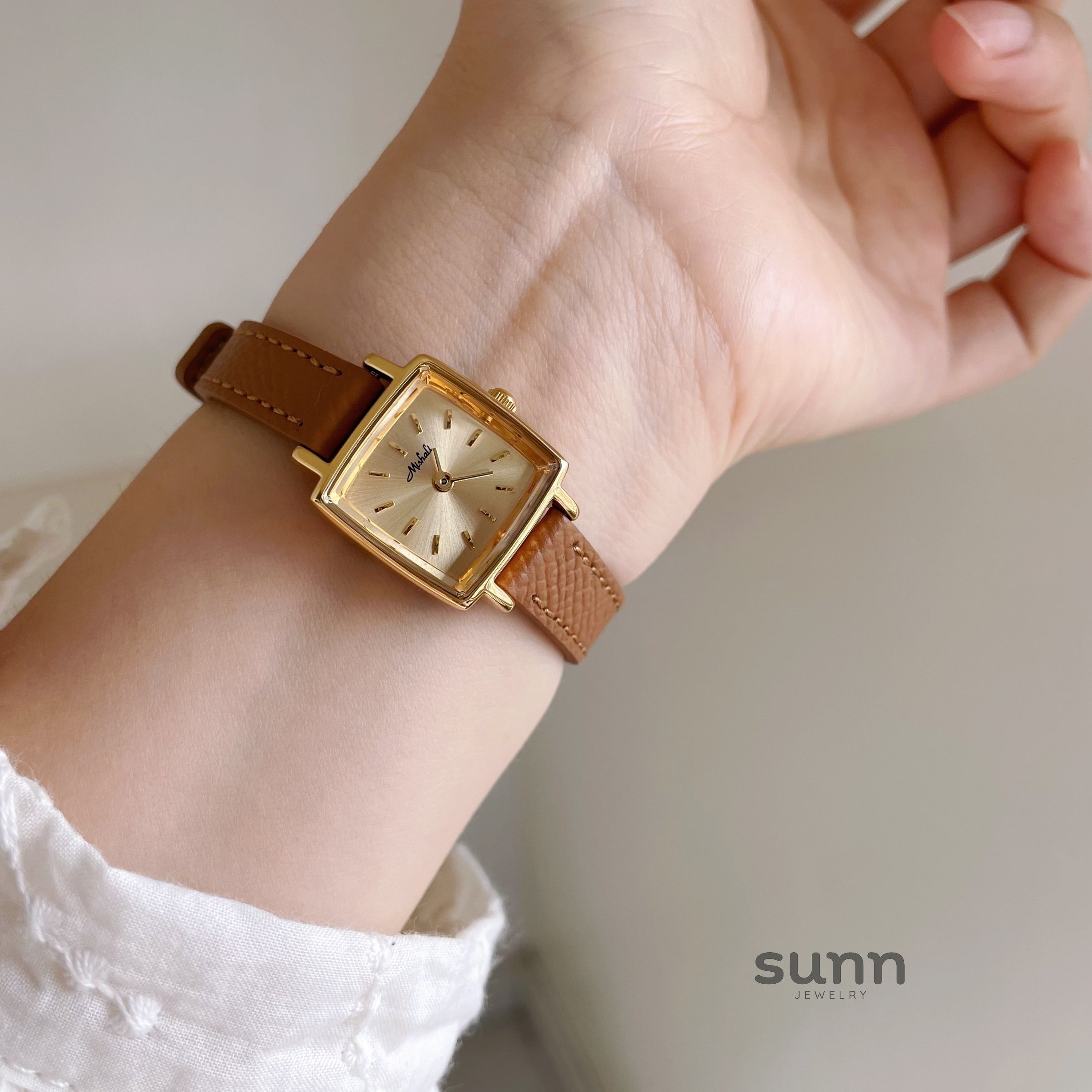 Malaysia Petite Square Watch [HKVLEWHH]