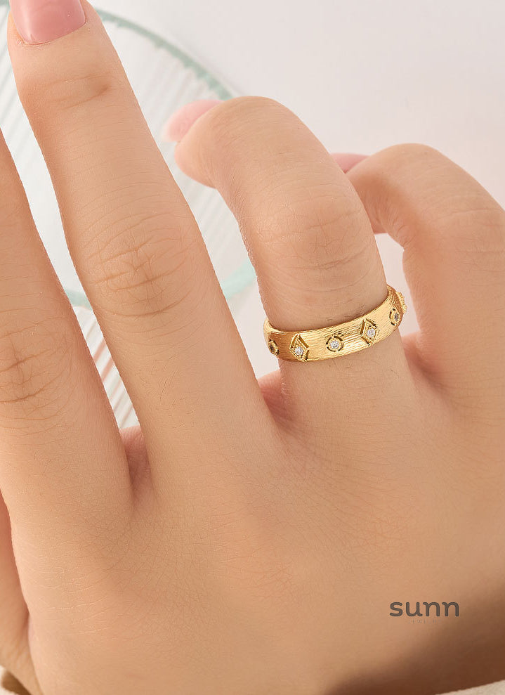 Malea Brushed Zircon Open Ring [KN5T7C0Q]