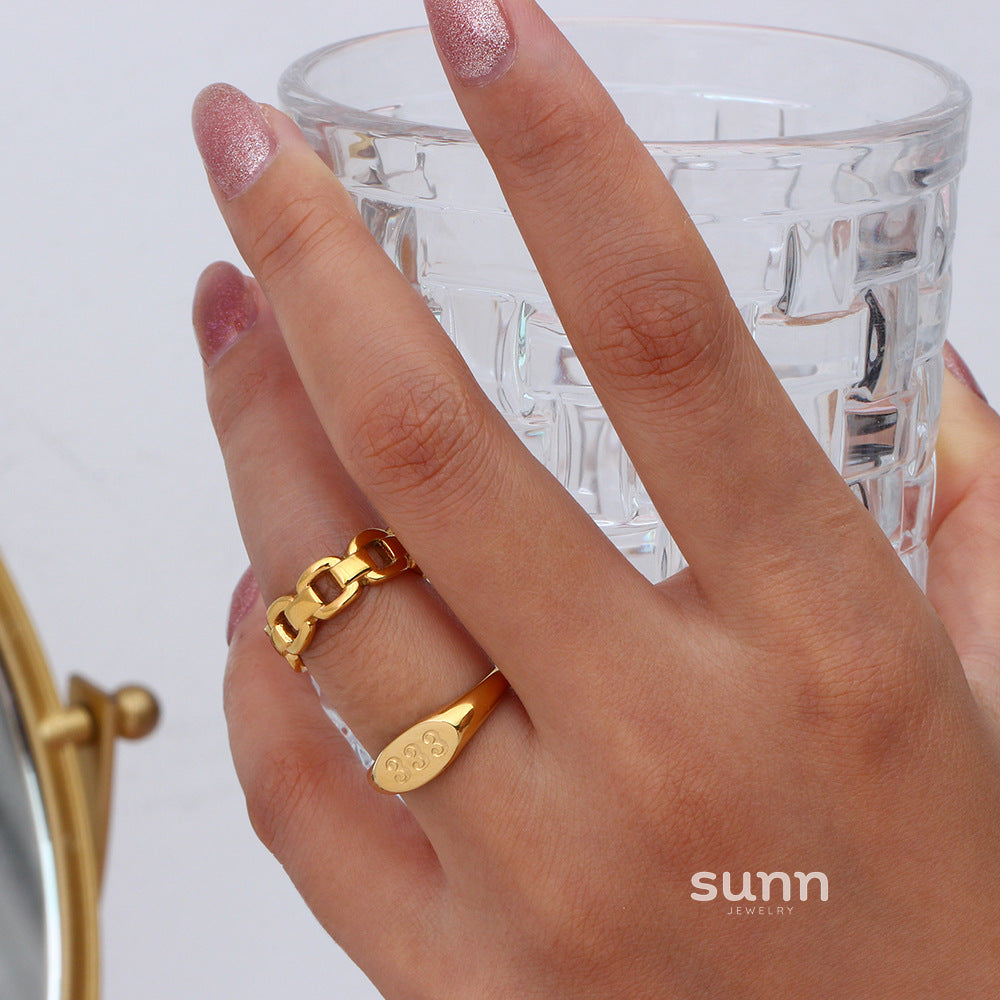 Malea Gold Number Ring [9Y2NMSOE]