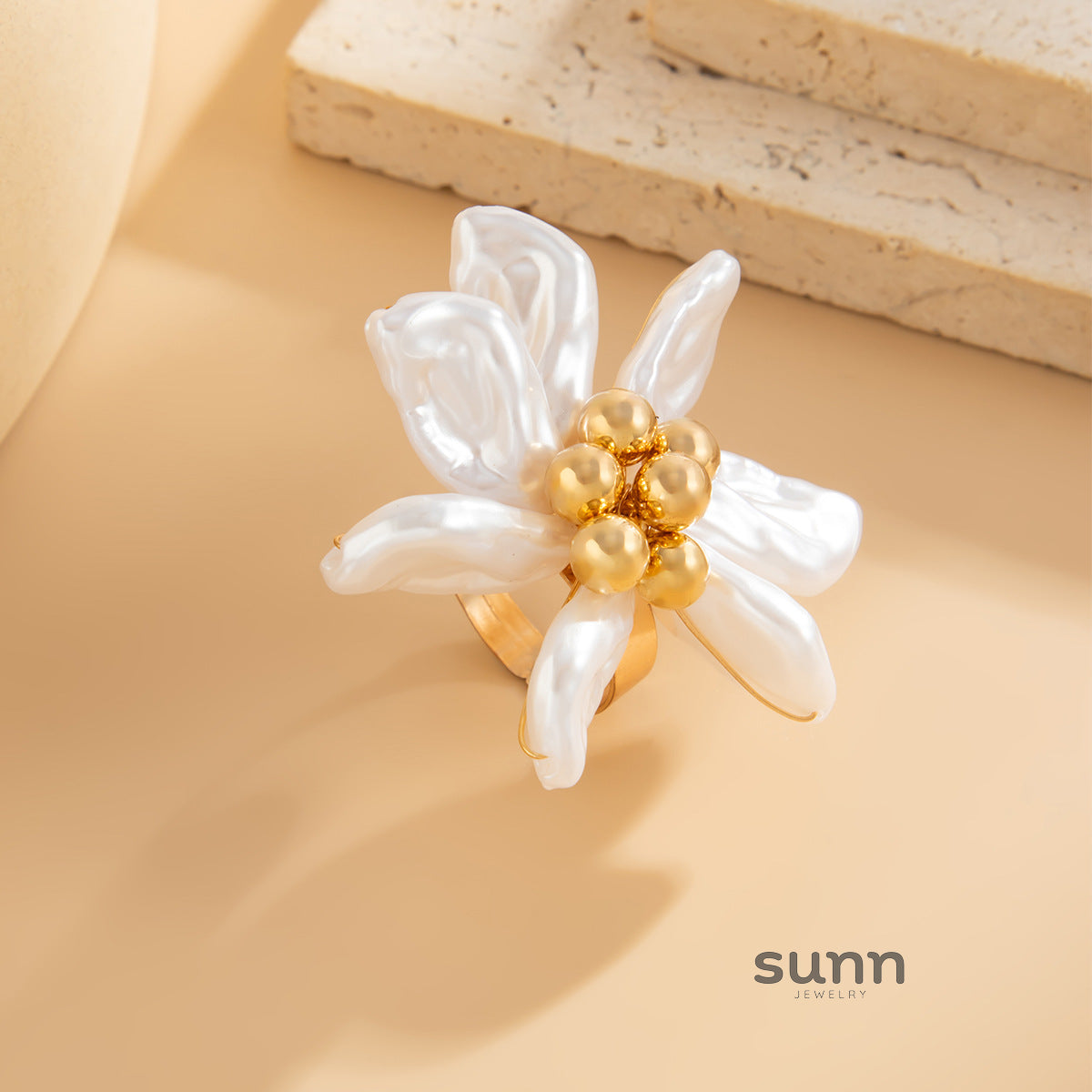 Malika Baroque Pearl Camellia Ring [Y2Z4GDHM]