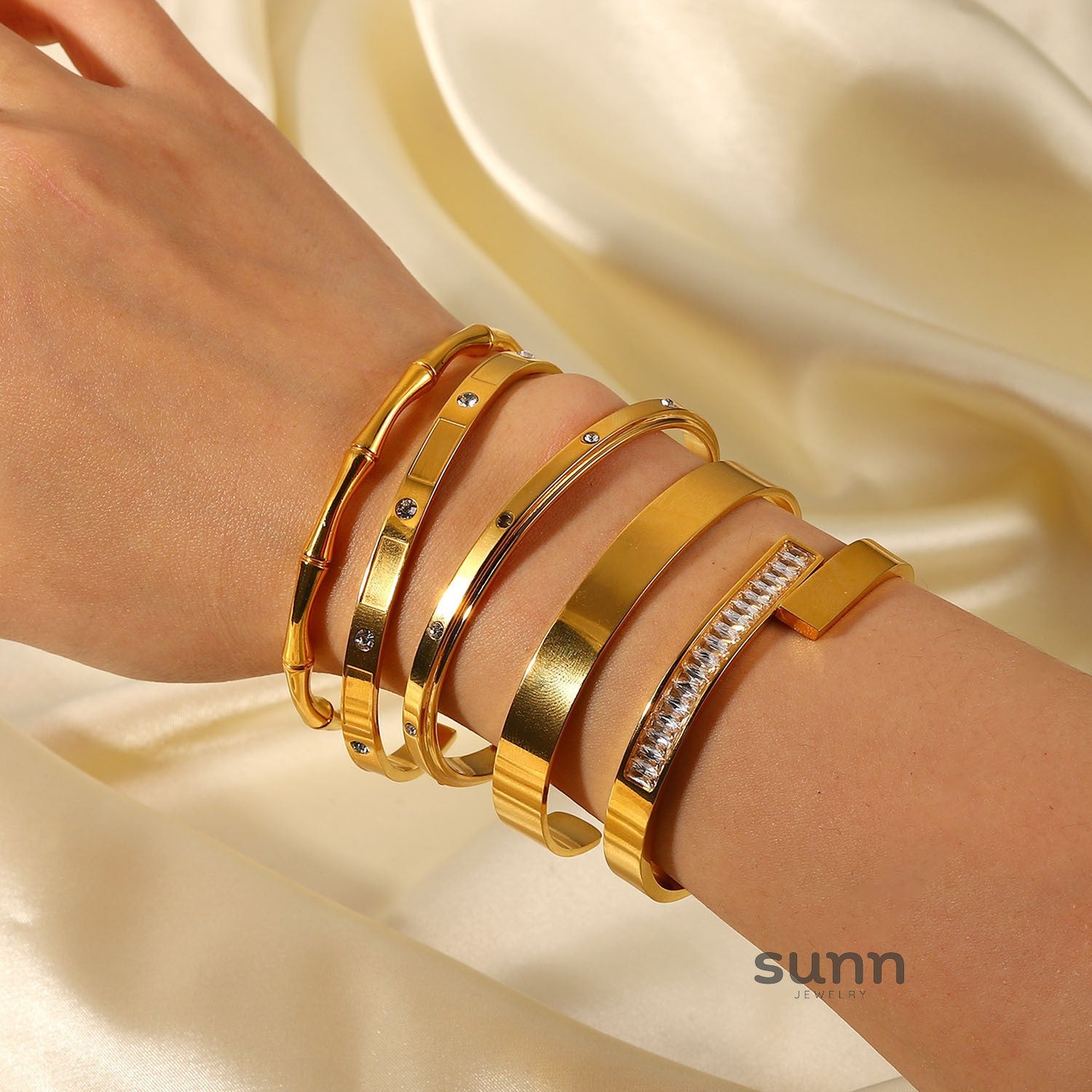Malika Zircon Gold Plated Bracelet [RXW350V9]