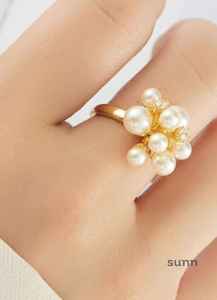 Mamie Delicate Pearl Flower Ring [5WRZ8HP7]