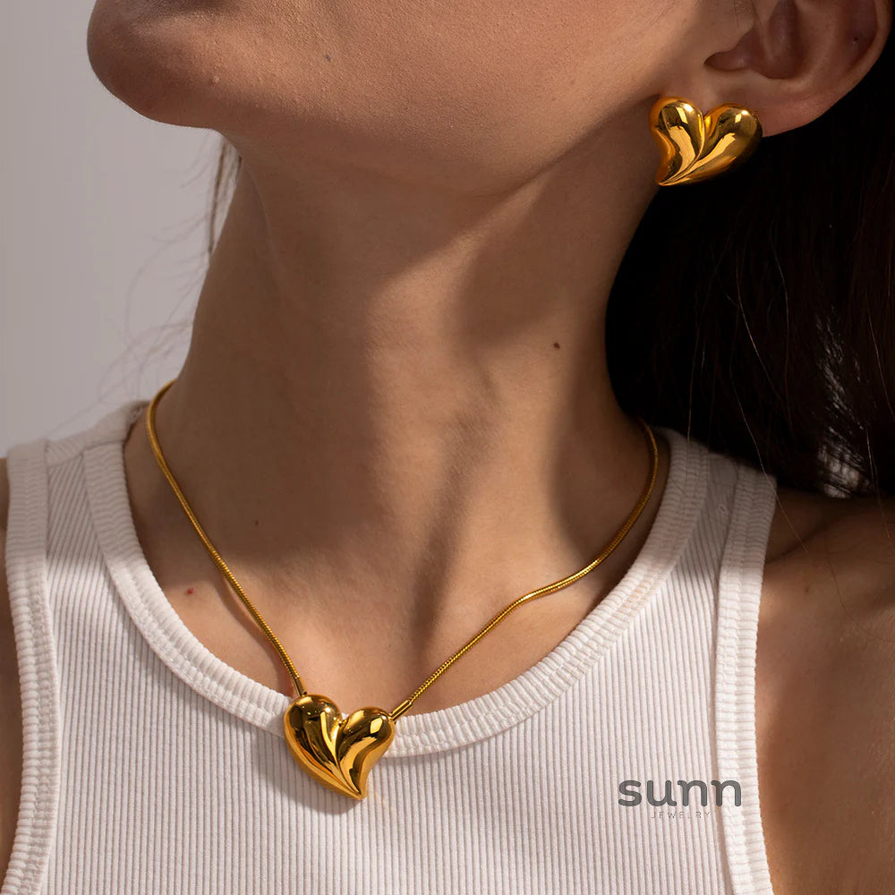 Mannat Bold Heart Earrings