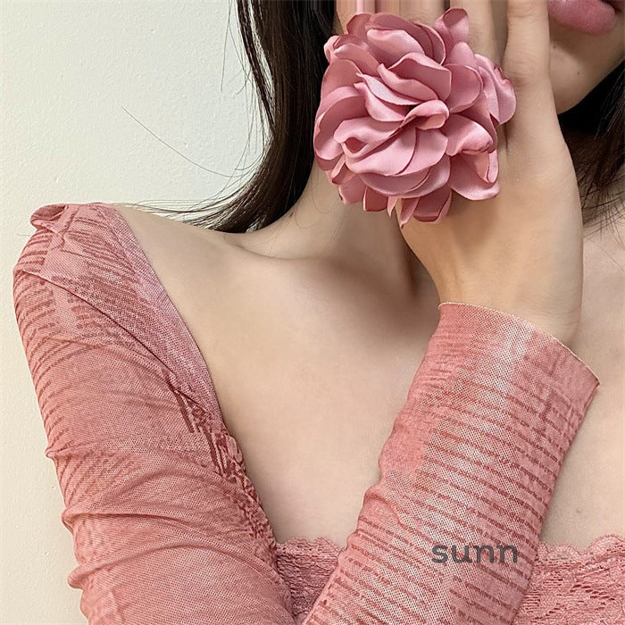 Maribel Ribbon Flower Wristlet [OFEDYZFO]