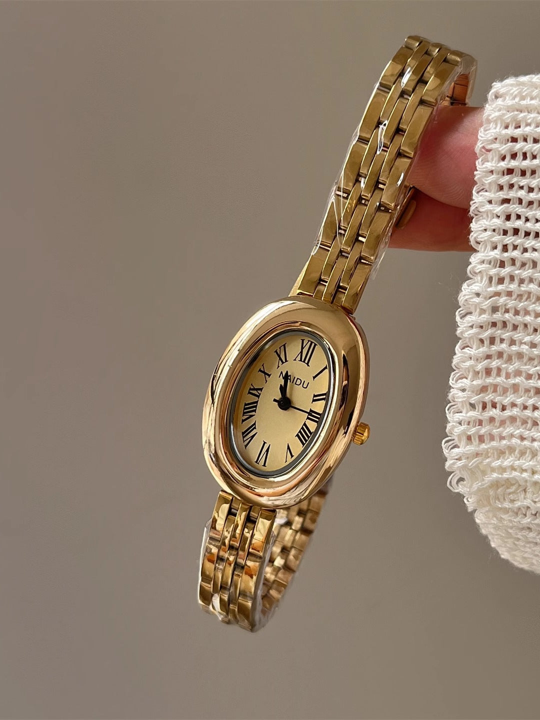 Maribella Elegant Oval Wristwatch [VYCN945F]