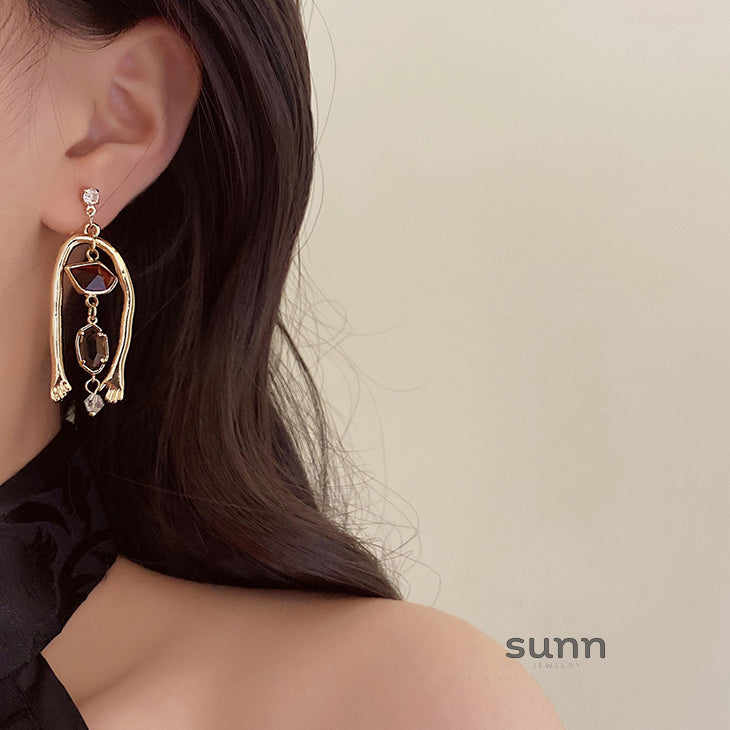 Mariella Abstract Gold Dangle Earrings [4VR79JMZ]