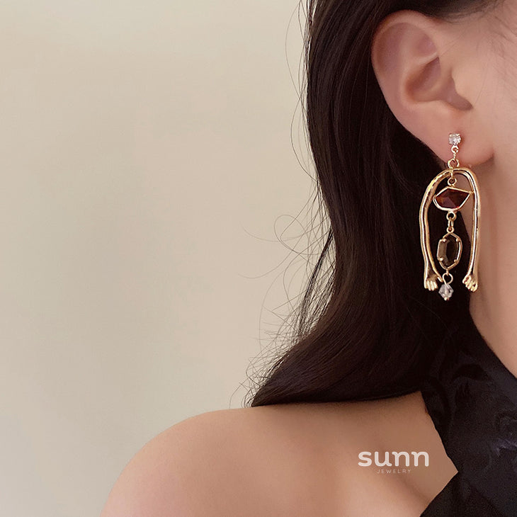 Mariella Abstract Gold Dangle Earrings [AB8KI642]