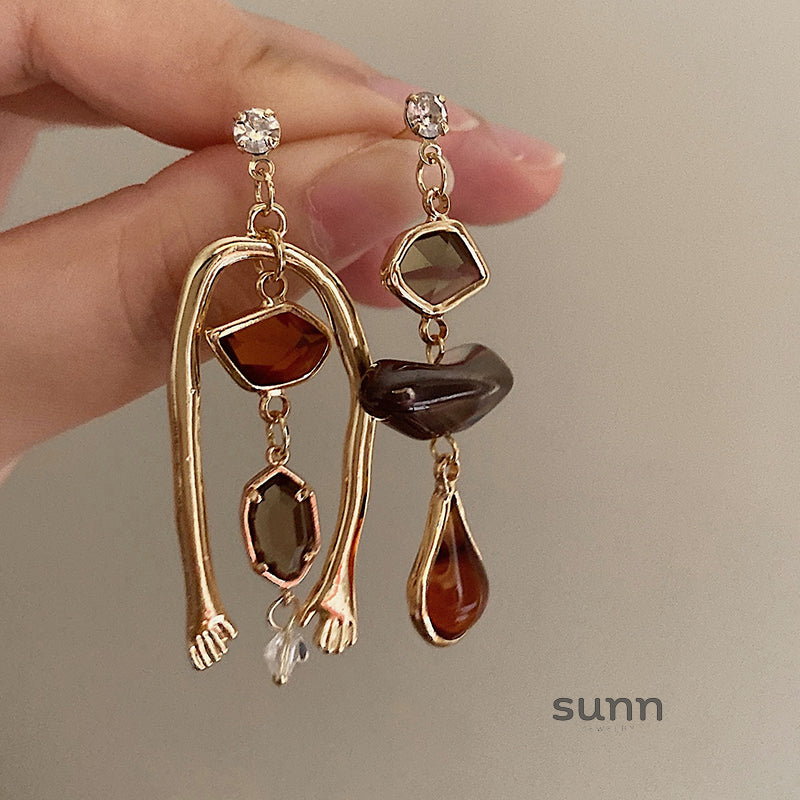 Mariella Abstract Gold Dangle Earrings [0B3VZVEY]