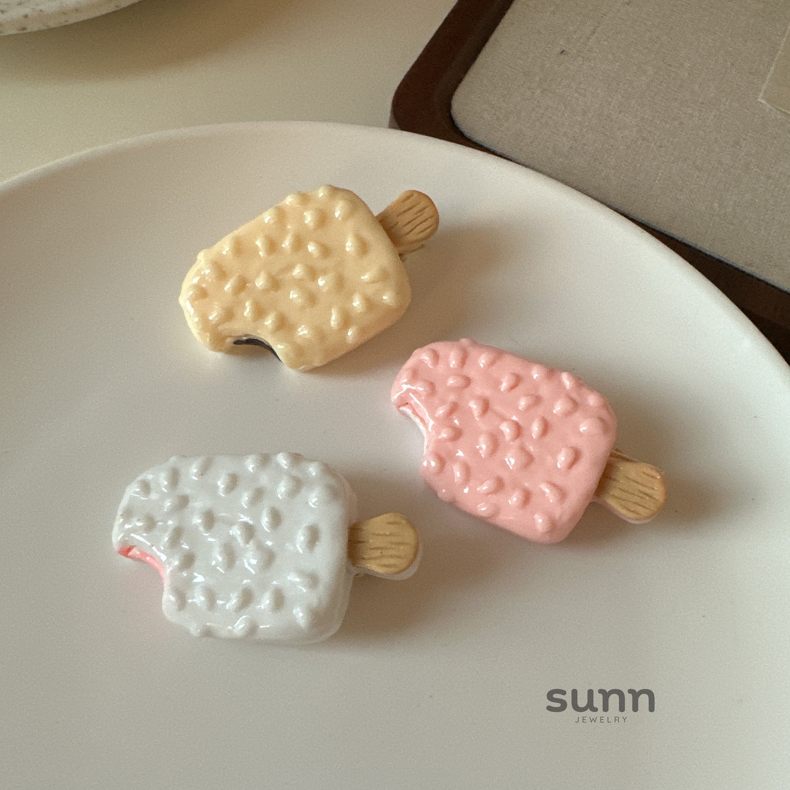 Marielle Ice Cream Hair Clip [HP8G2QHR]