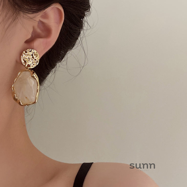 Marisol Gold Statement Earrings [83RSEBNE]