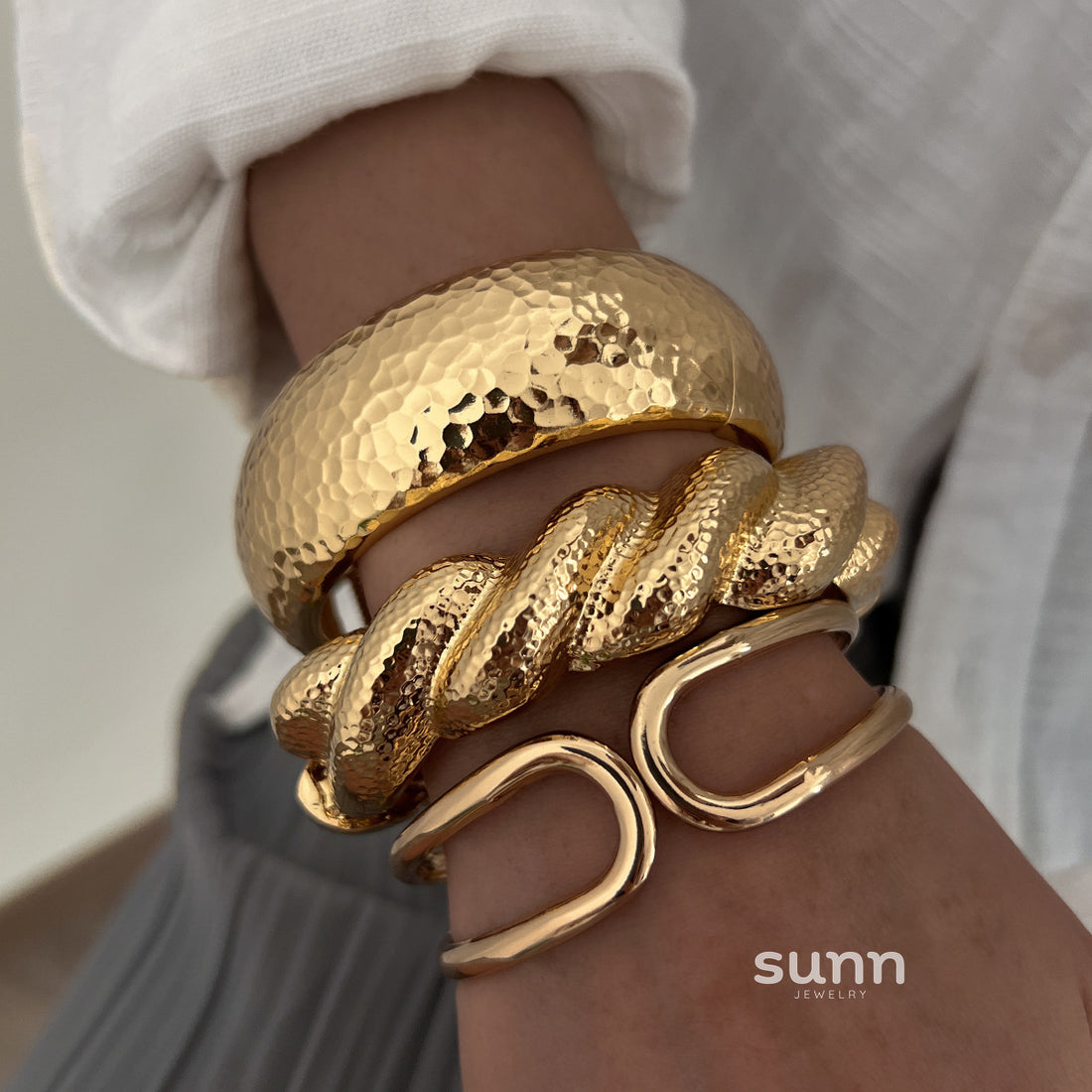 Marleigh Sculptural Cuff Bracelet [VM7KI8NT]