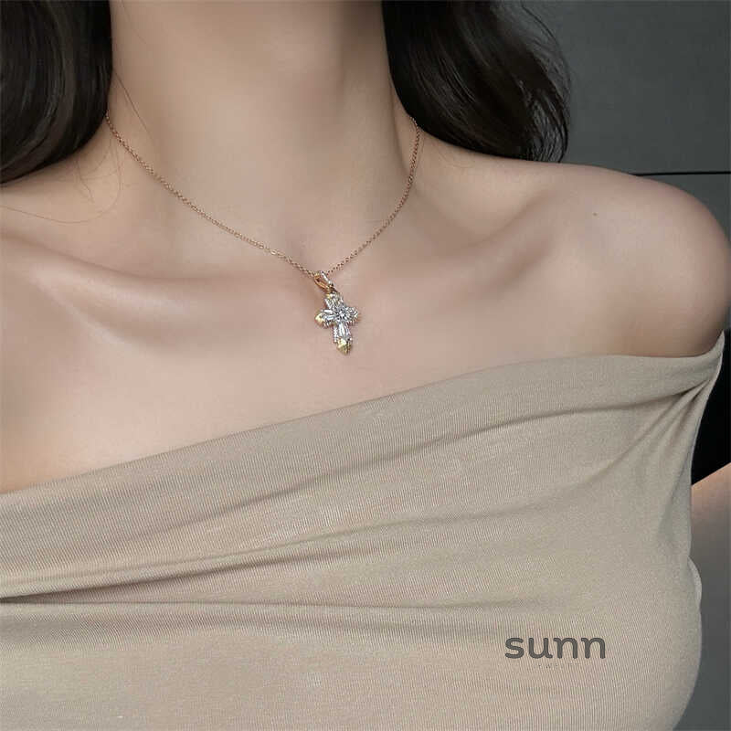 Marlene Baroque Cross Choker [K3HCW4LV]