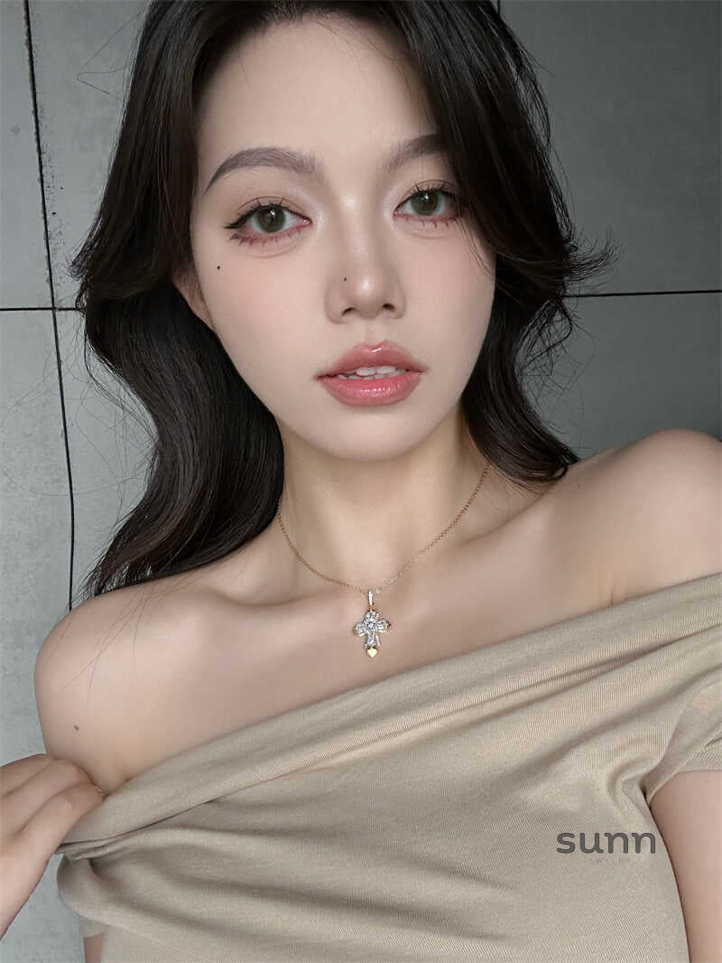 Marlene Baroque Cross Choker [PBO0CJS9]