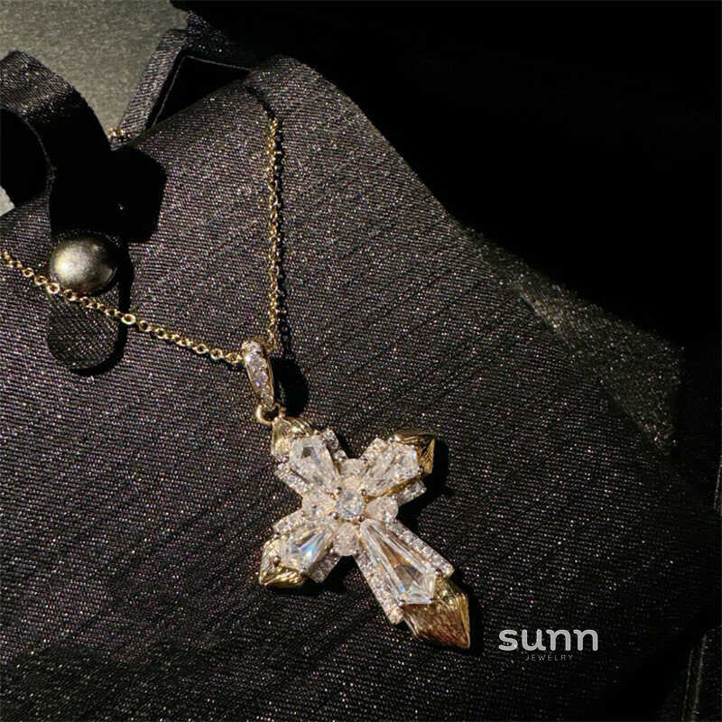 Marlene Baroque Cross Choker [EZ1LQUR4]