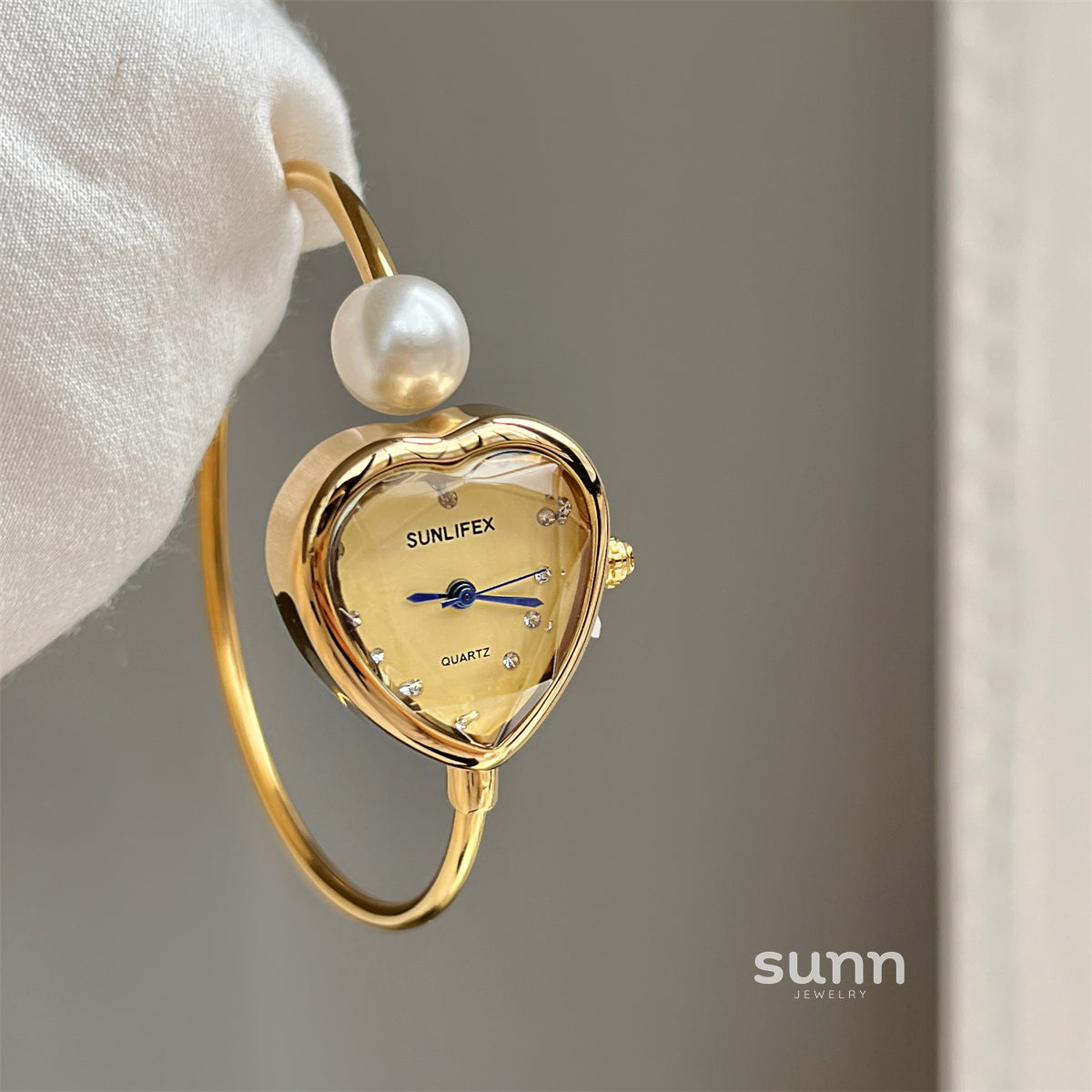Marli Heart Pearl Bracelet Watch [LOW64QYV]