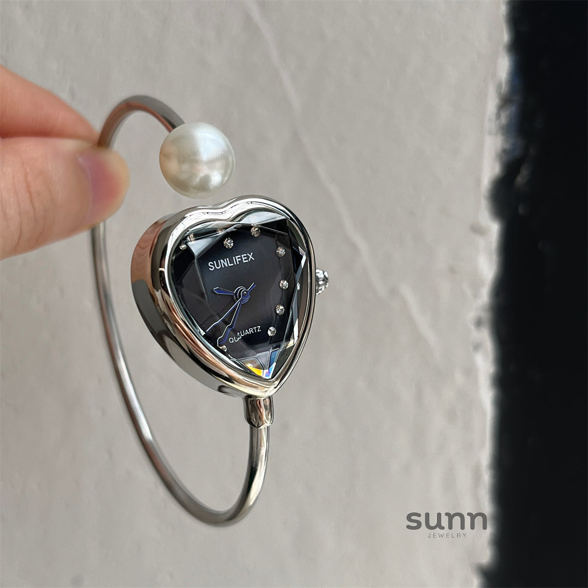 Marli Heart Pearl Bracelet Watch [DHBUD5YJ]