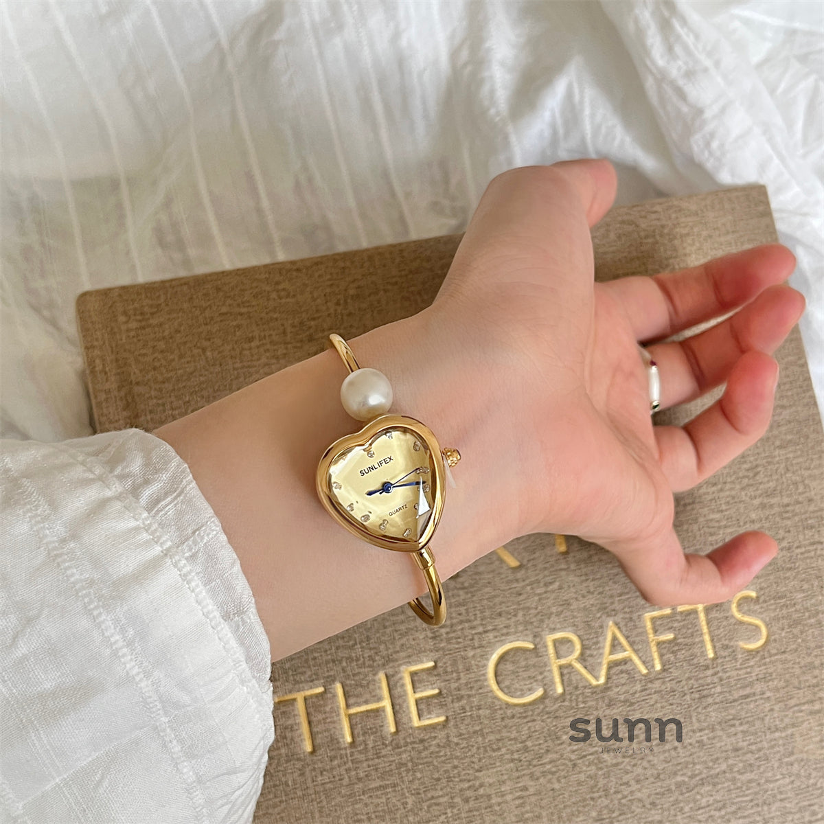 Marli Heart Pearl Bracelet Watch [XZSOH6V1]