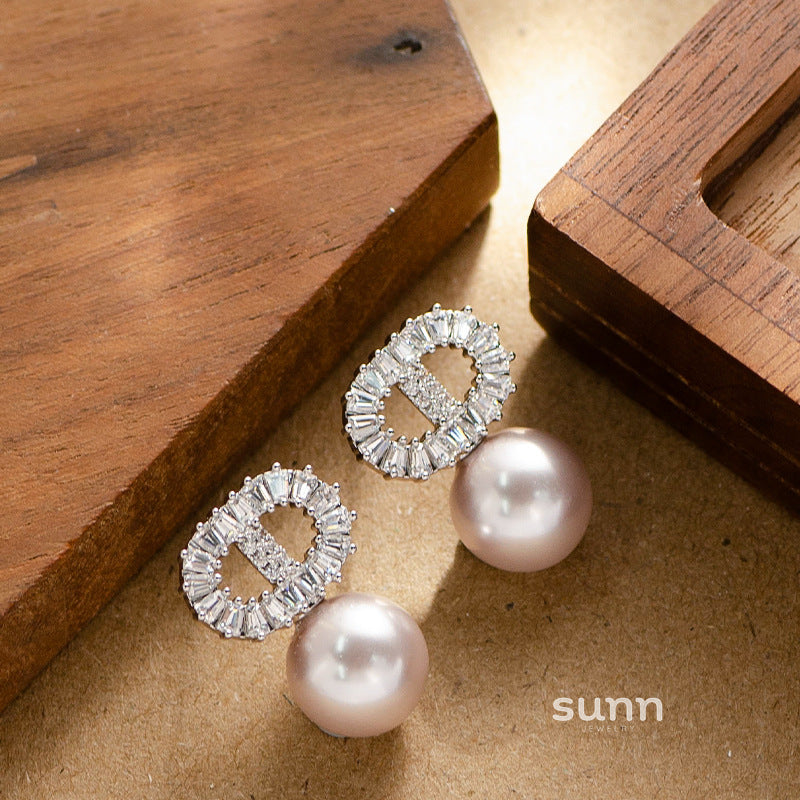 Marlie CD Pearl Stud Earrings [M61GGCIZ]
