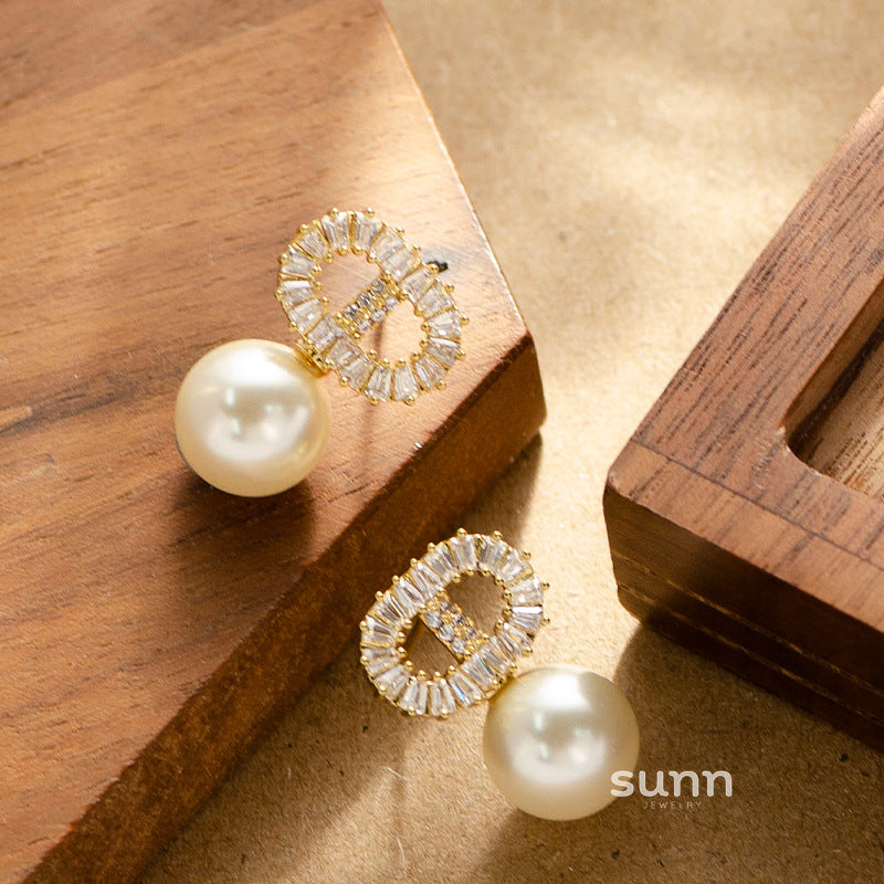 Marlie CD Pearl Stud Earrings [HCUMIAF5]