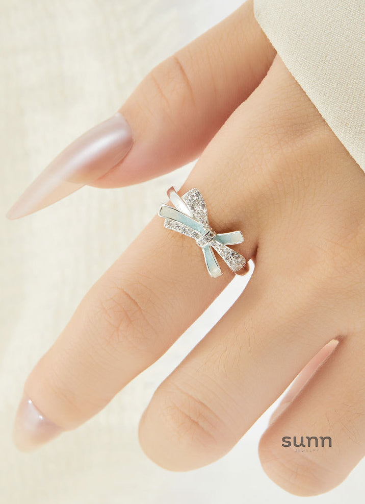 Marlyn Gradient Bow Ring [6K0CO5OD]
