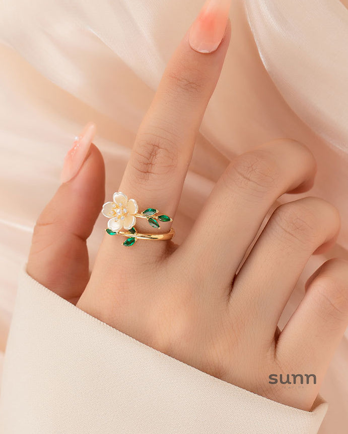 Marta Emerald Leaf Open Ring [A9AKPPZM]