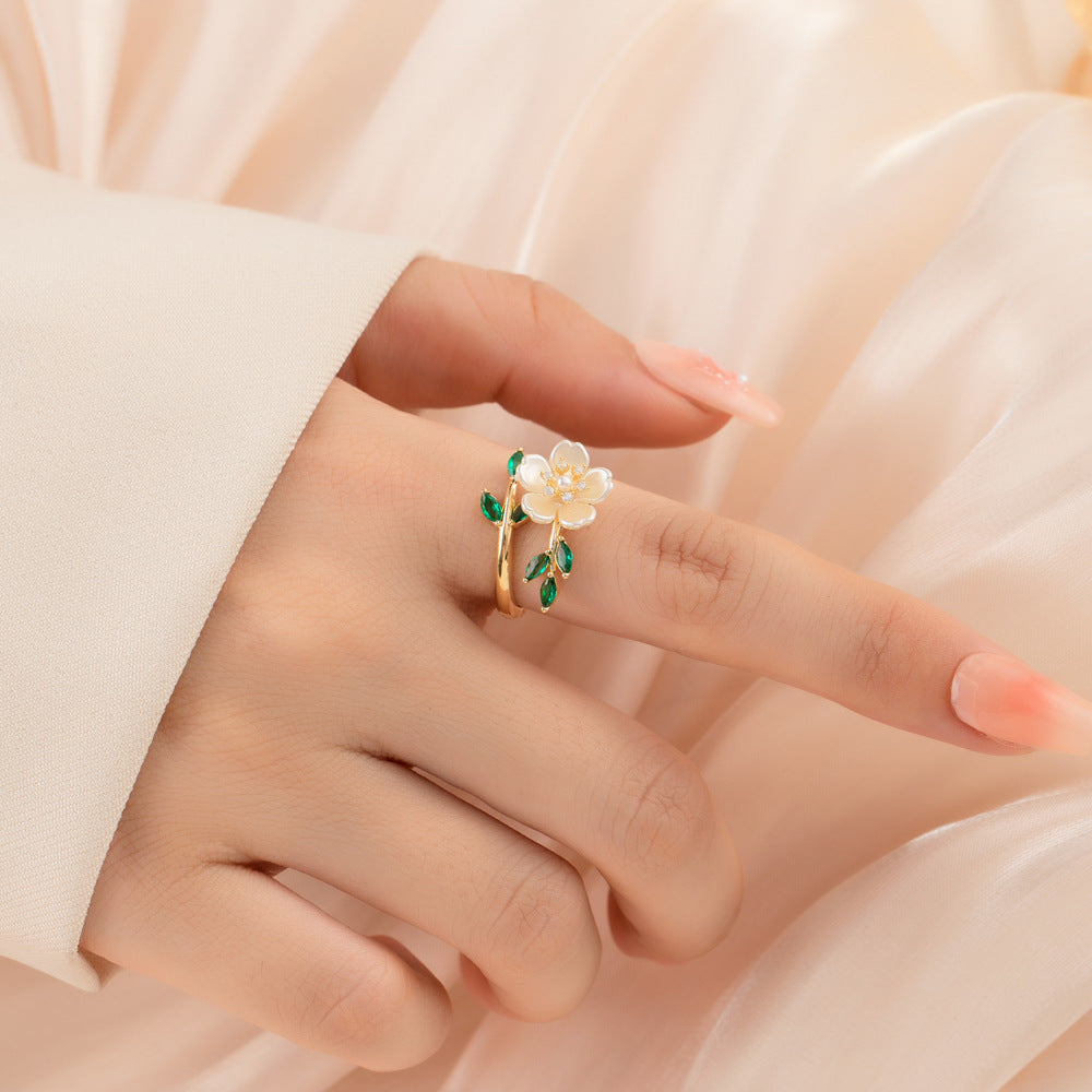 Marta Emerald Leaf Open Ring [R21V0Q9N]