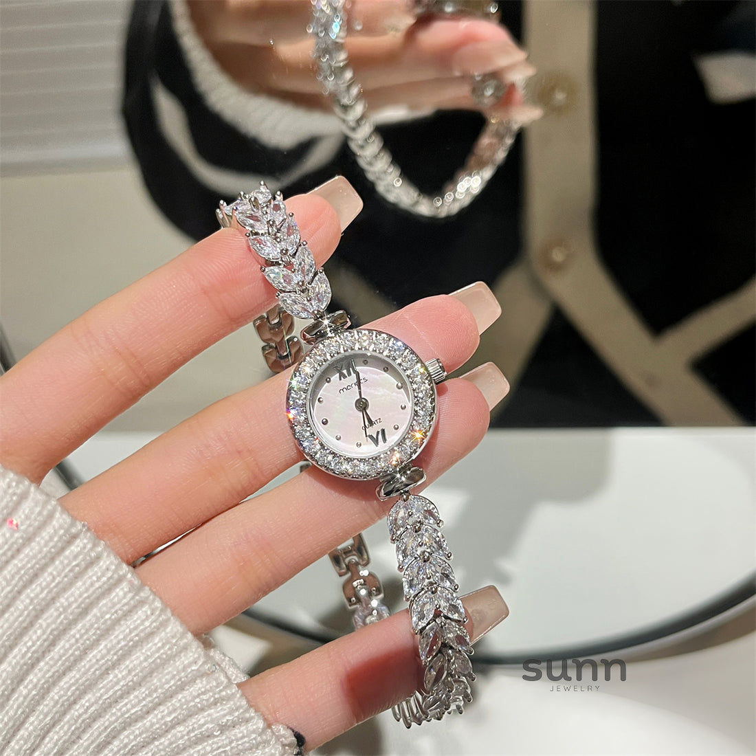 Marwa Dainty Crystal Watch [YSZA5FIR]