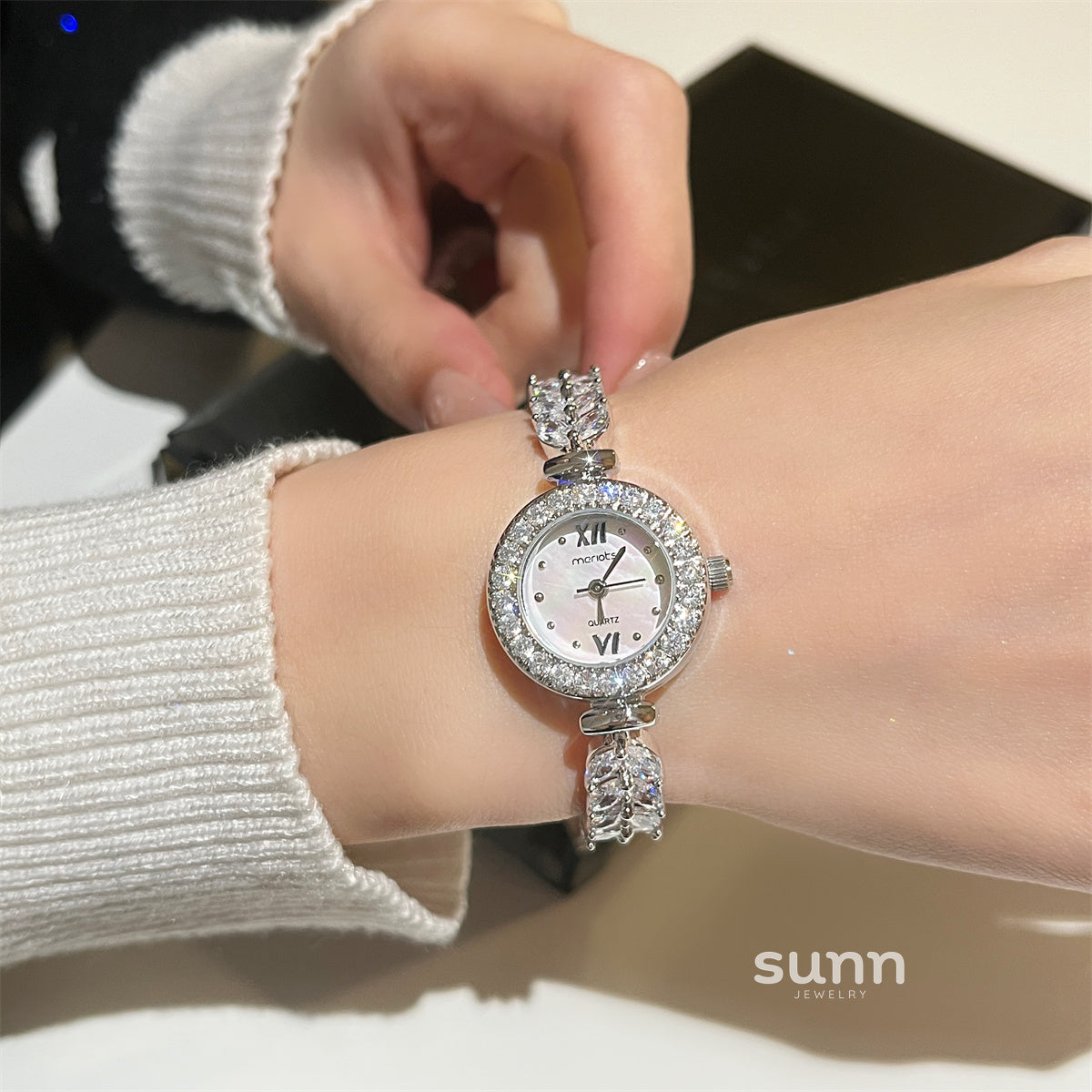 Marwa Dainty Crystal Watch [R6UWRGO1]