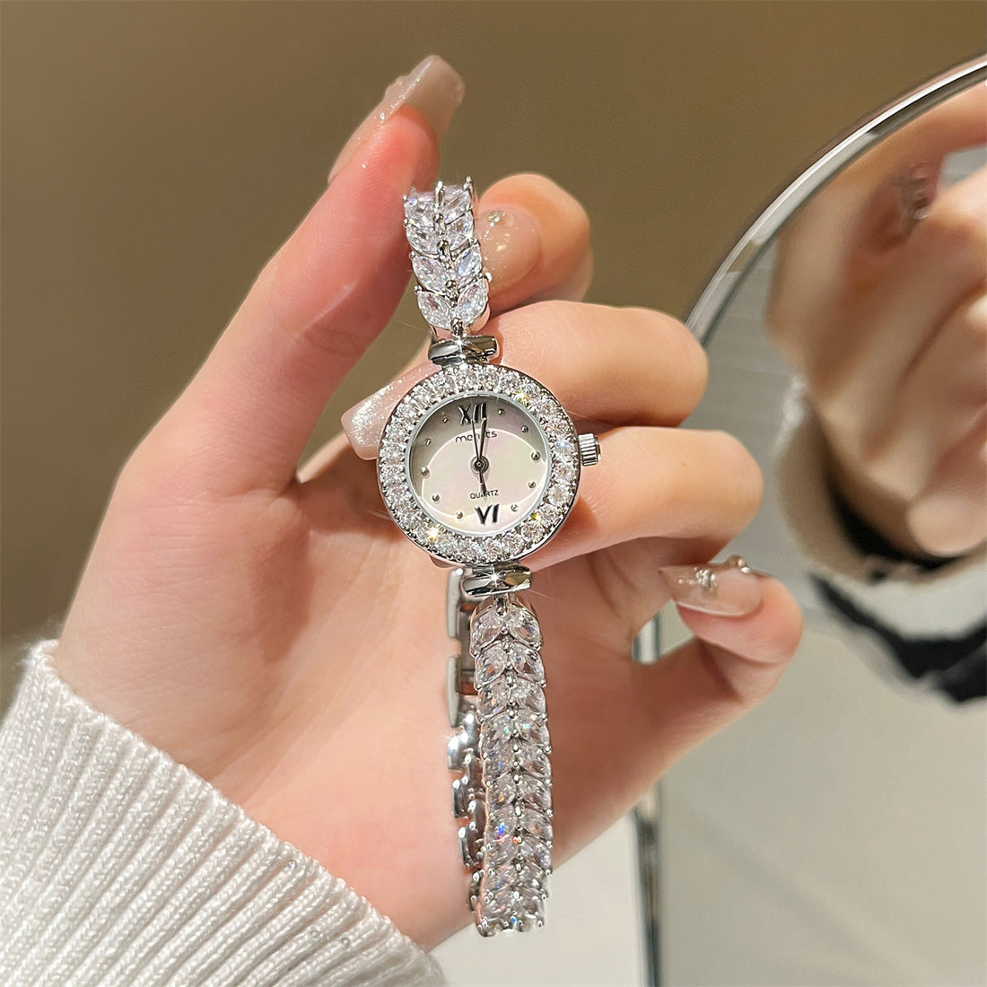 Marwa Dainty Crystal Watch [YSZA5FIR]