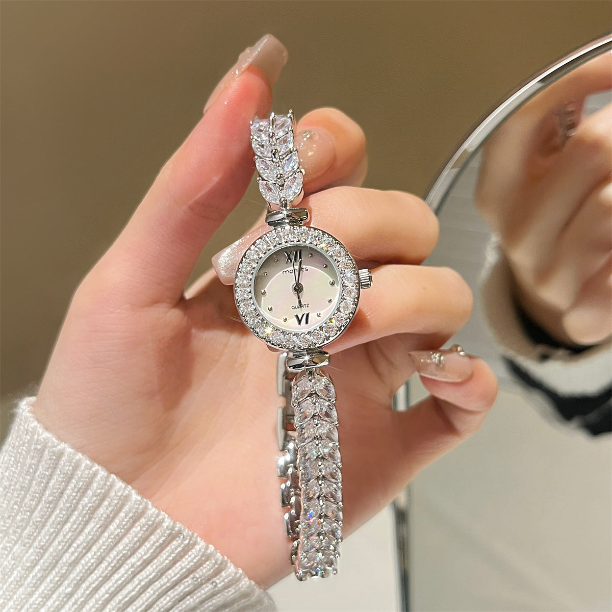 Marwa Dainty Crystal Watch [YSZA5FIR]
