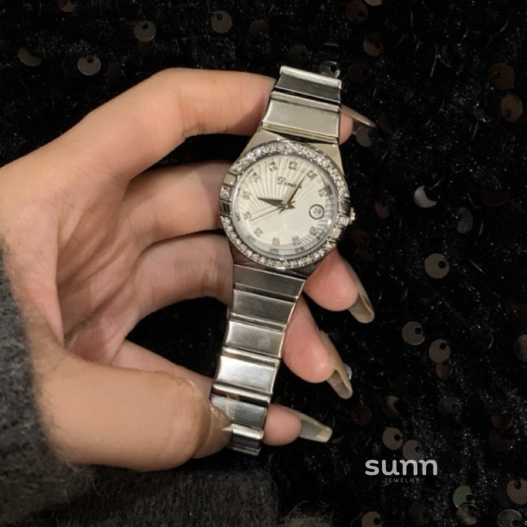 Maryam Elegant Diamond Watch [VAV1F3H2]