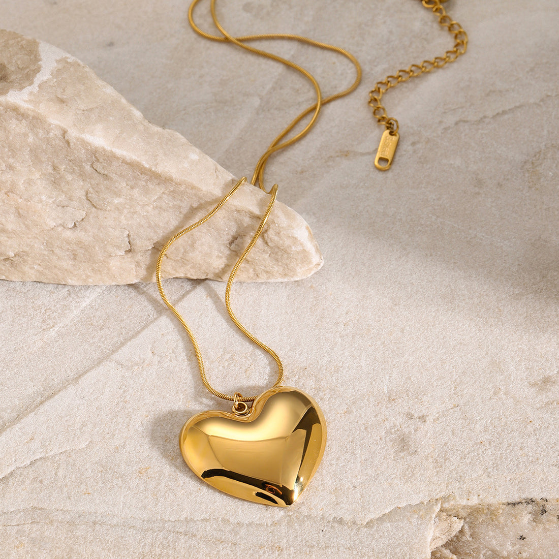 Maryama Gold Heart Pendant Necklace [AKP462H1]