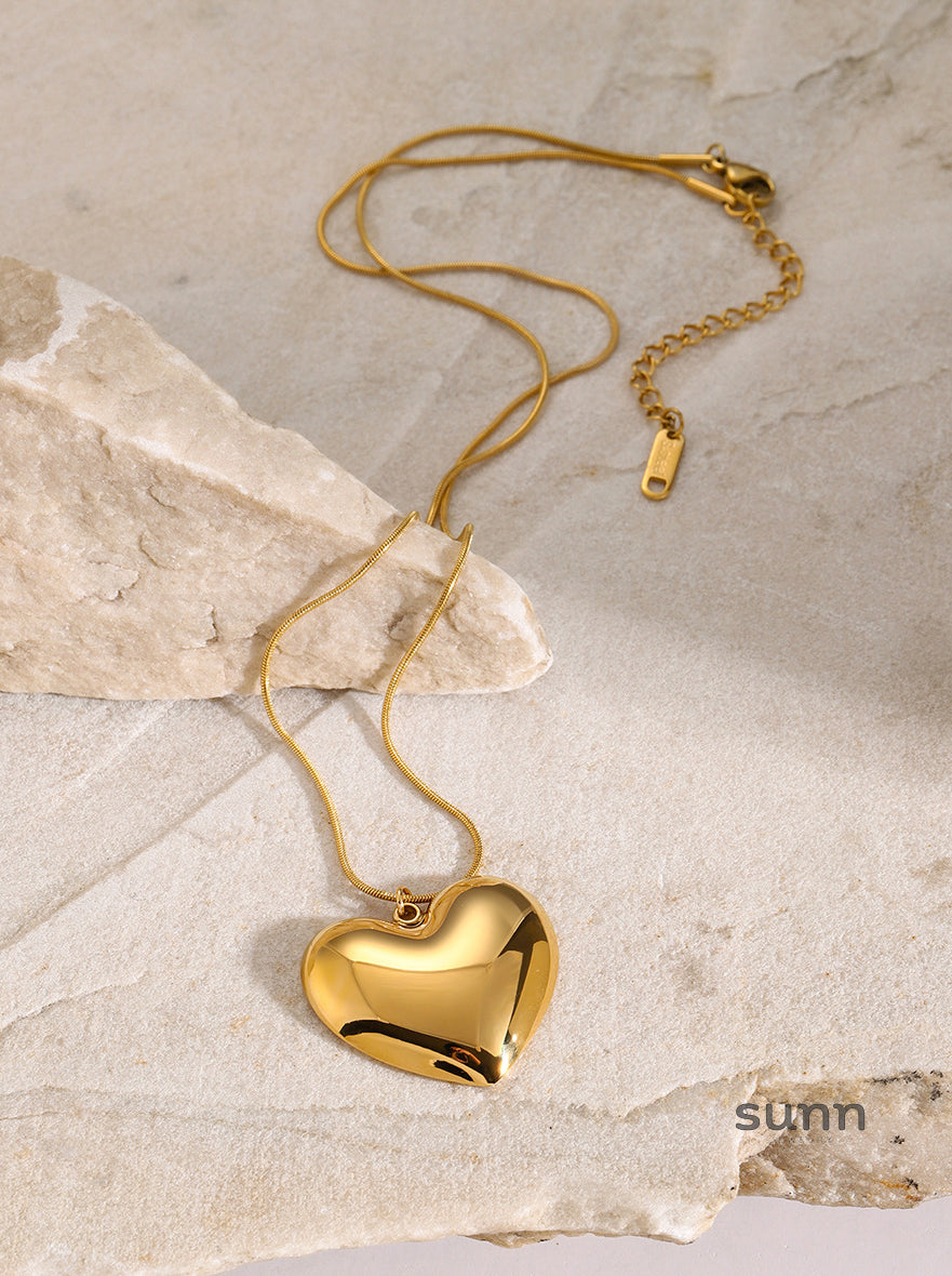 Maryama Gold Heart Pendant Necklace [FNM8HWRT]