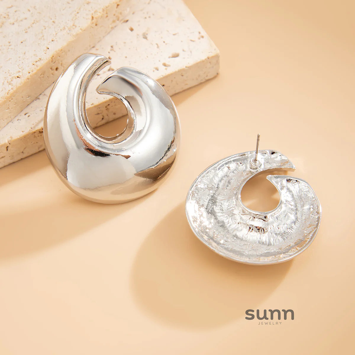 Maryella Sculptural Hollow Earrings