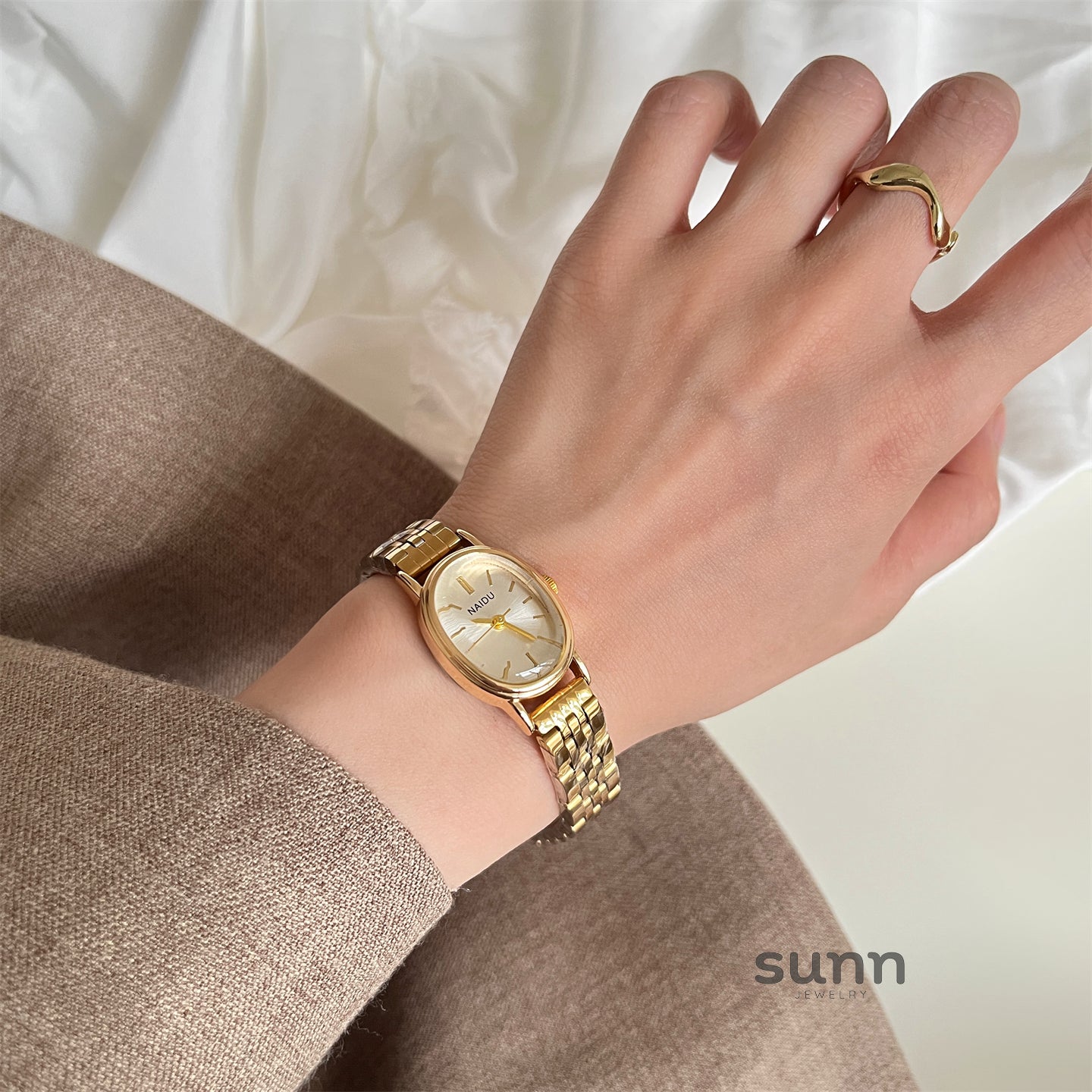 Mason Vintage Oval Watch [2A0VPQSV]