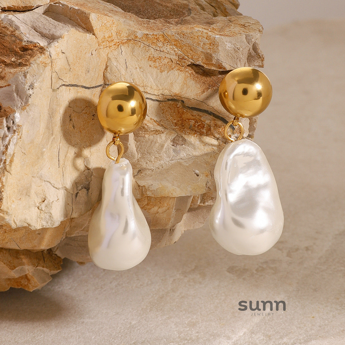 Masyn Oval Pearl Earrings [6DBMGA6A]