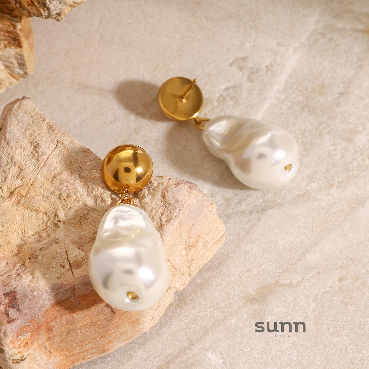 Masyn Oval Pearl Earrings [DUPIT8L8]