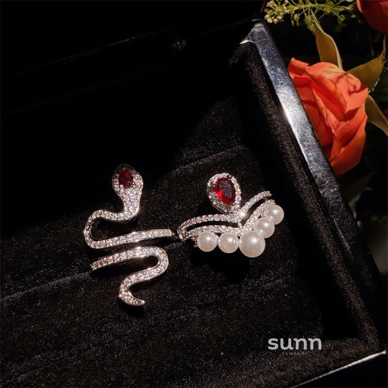 Matilyn Ruby Serpent Ring [3PRAHWZ7]