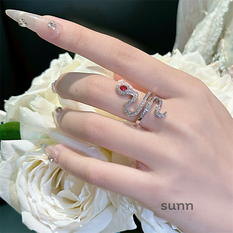 Matilyn Ruby Serpent Ring [DOVI2YX4]